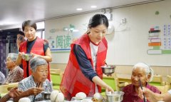 <b>每一步都把白叟的用餐平安放正在</b>
